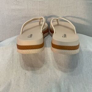 CREAM—BRAIDED Look STRAPS-FLIP FLOPS Thong Sandals/ size 9 A++
Squishy!